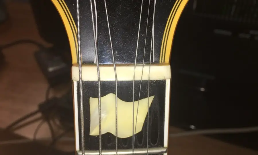 2-Nut Can Guitar Strings Break