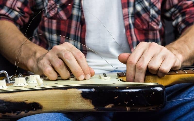 Changing Guitar Strings 