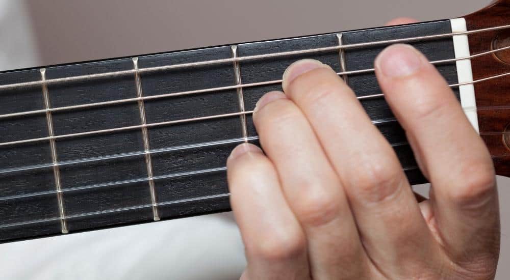 E-Minor - the 12 Main Chords on Guitar 