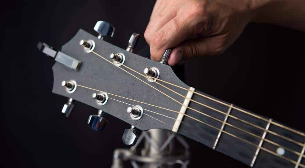 How Tight Should Guitar Strings Be? [ANSWERED] Traveling Guitarist