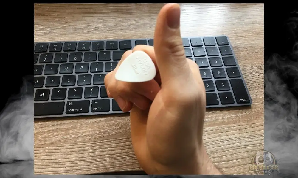 How to Hold A Pick for the Ukulele