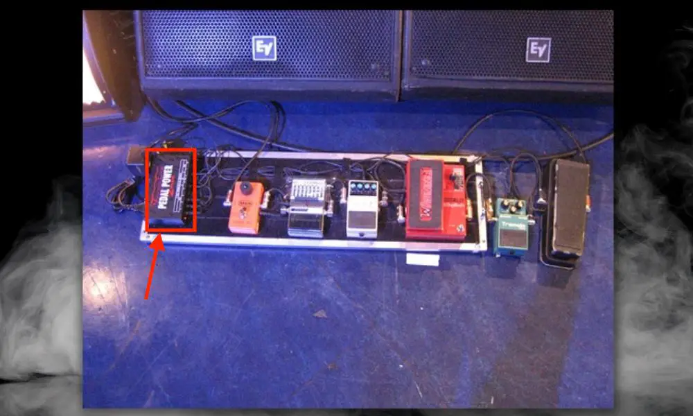 Tom Morello's Pedalboard - Batteries in Guitar Pedals versus Power Supplies 