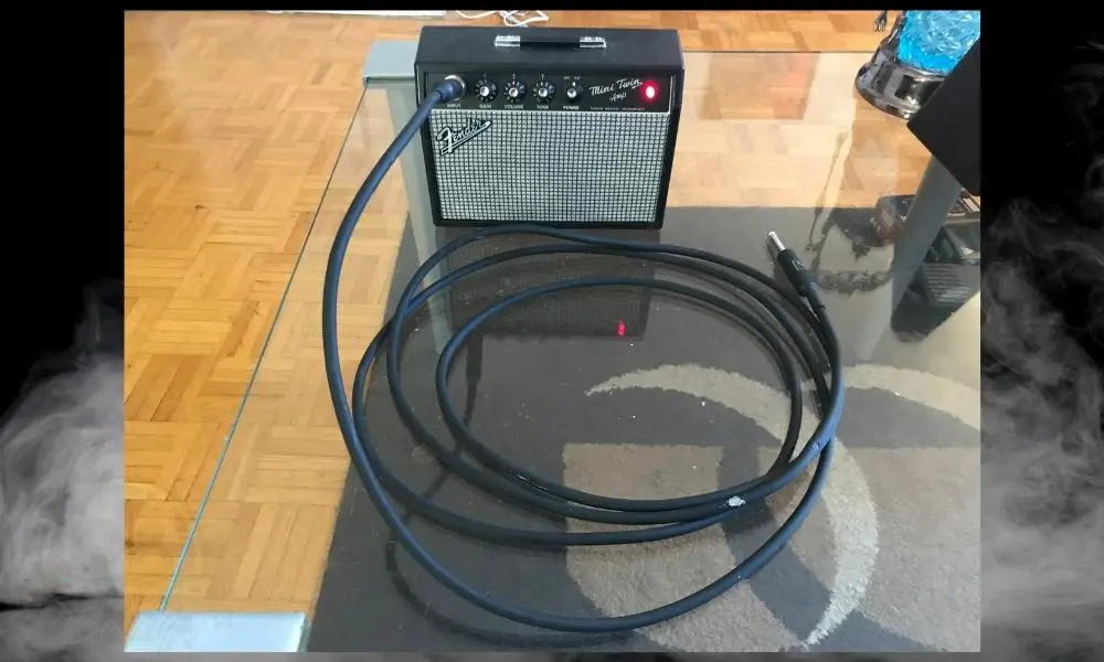 Amplifier with Cable Connected - How to Connect the Looper Station 