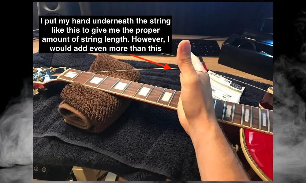 Hand under the string - How to set Up The Epiphone Les Paul Custom 